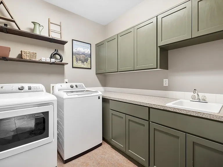 2106 NW Black Pines Pl — Photo 8