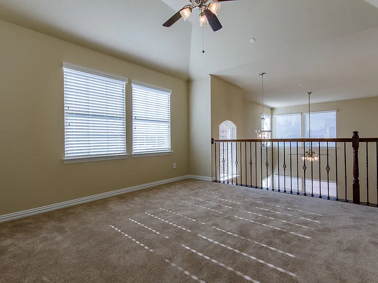1940 Argyle Ln — Photo 26