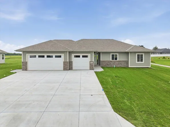 908 Fairview Hills Dr, Malvern, IA 51551