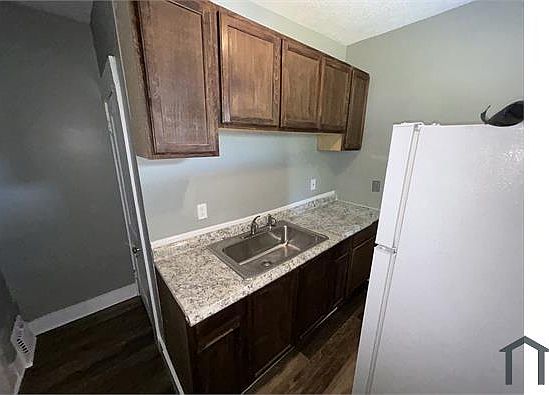 5th image of 9535 Nelson Ave