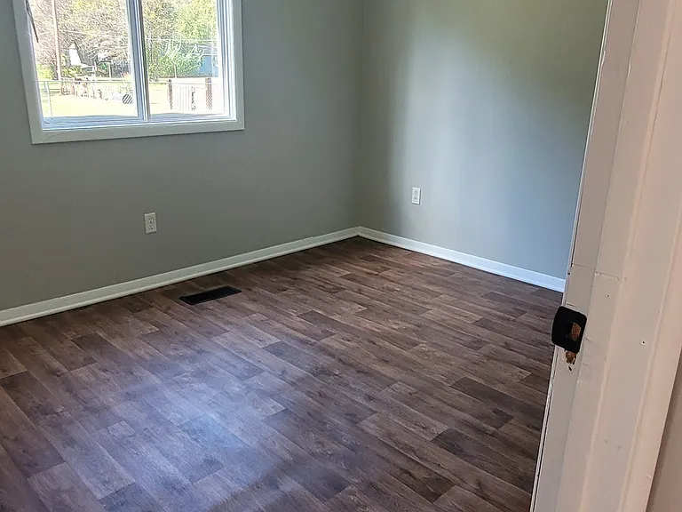 306 Larson Ct #7 — Photo 11