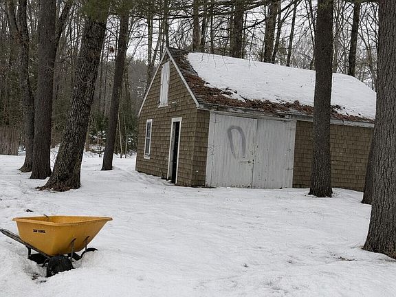 4th image of 121 Long Swamp Road