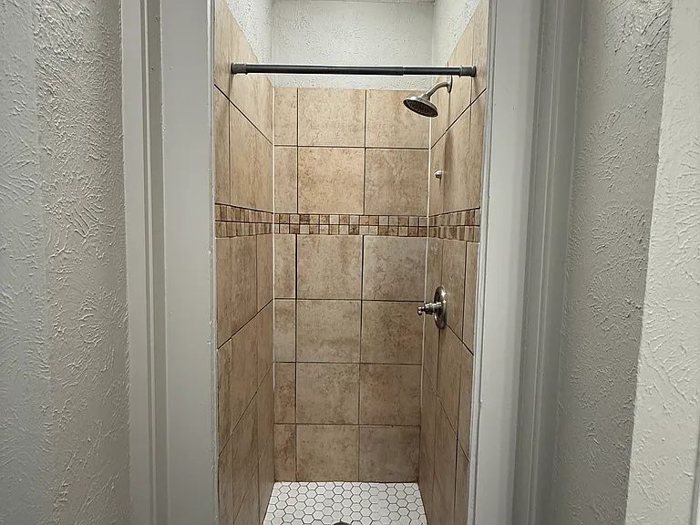 1912 Williams Dr — Photo 1