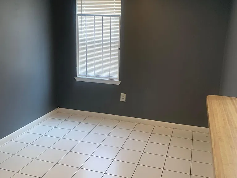 1027 N Central Ave — Photo 2