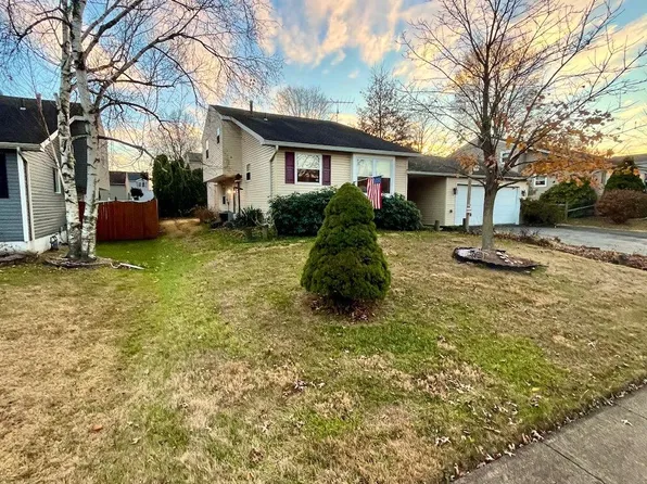 4956 Elderberry Dr, Reading, PA 19606