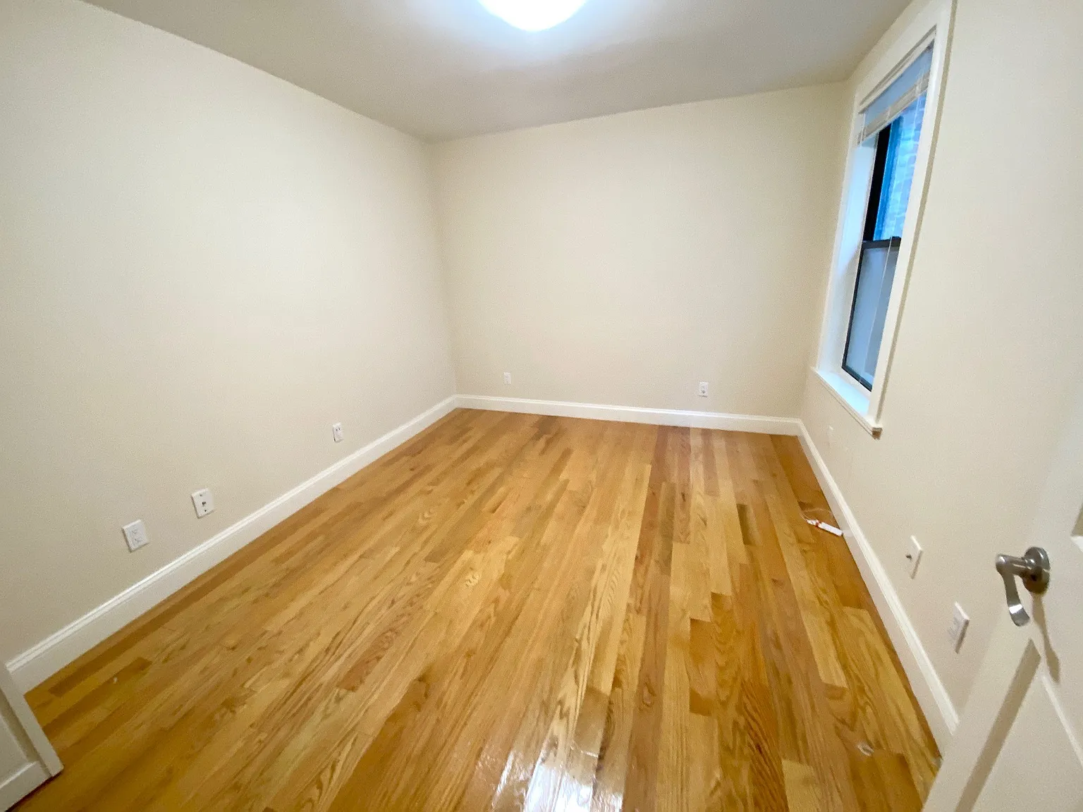 1 bed, 9999 sqft, $3,100 — Photo 4