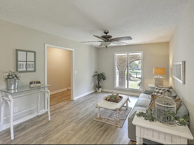 2814 Nantuckett Ave — Photo 3