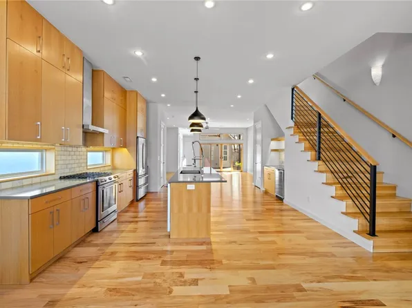 218 SE 7th St, Bentonville, AR 72712