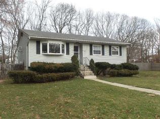 121 Greenhaven Dr, Port Jefferson Station, NY 11776