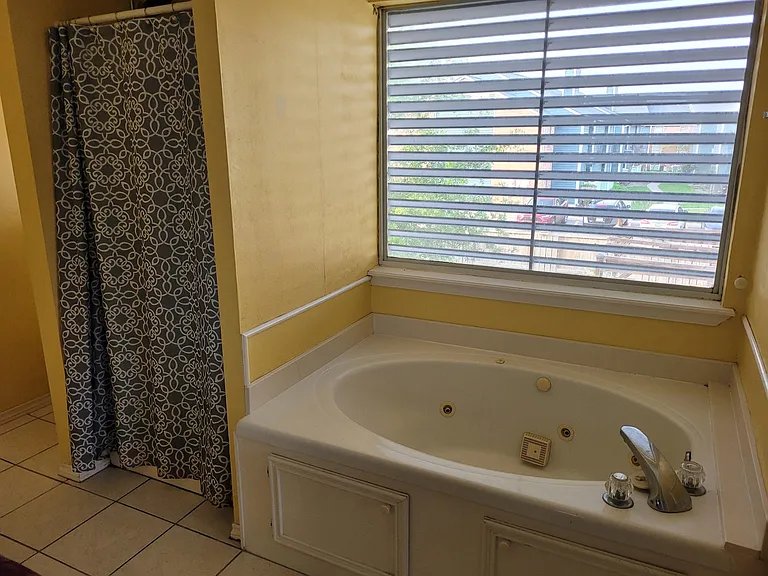 4746 Willowick Dr — Photo 7