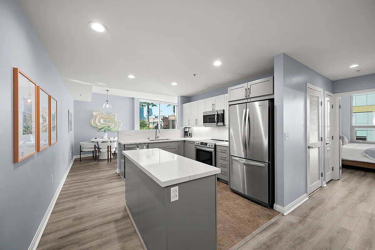 2 bed, 1015 sqft, $5,200 — Photo 2