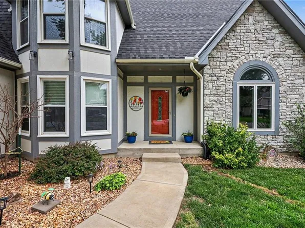 14317 S Blackfoot Dr, Olathe, KS 66062