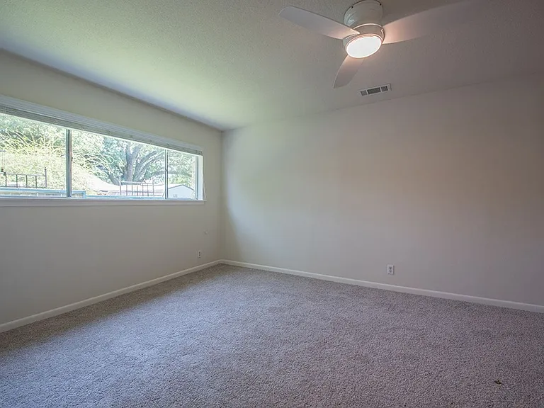 2902 Silverleaf Dr — Photo 15