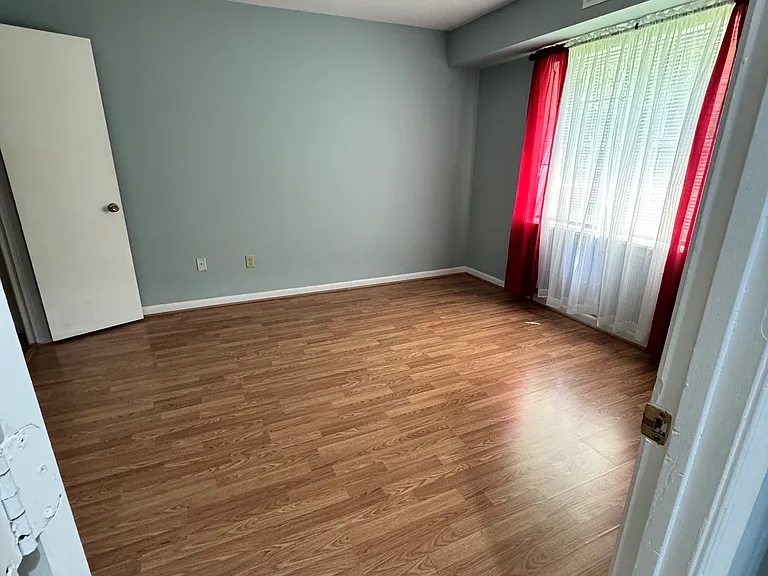 545 Burgoyne Rd #2 — Photo 6