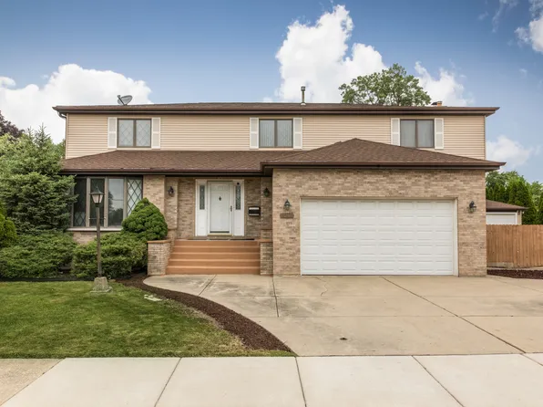 8248 W Ballard Rd, Niles, IL 60714