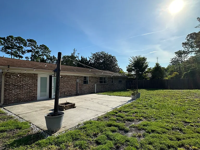 1661 Bartlett Ave — Photo 33