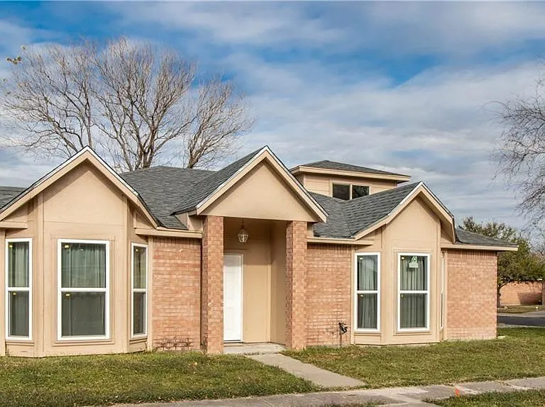 7945 Fox Dr — Photo 1