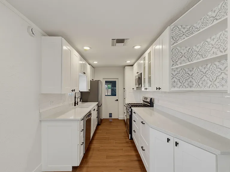 2241 E Harvard St — Photo 9