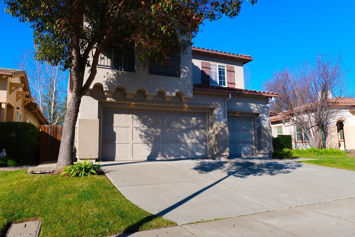 3 bed, 2.5 bath, 2449 sqft, $4,200 — Photo 2