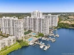 3rd image of 18031 Biscayne Blvd APT 302