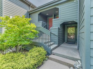 331 Oak Hill Rd APT B, Lake Barrington, IL 60010