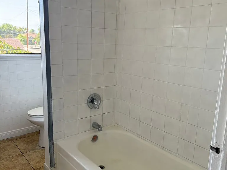 649 W 8th St #B — Photo 13