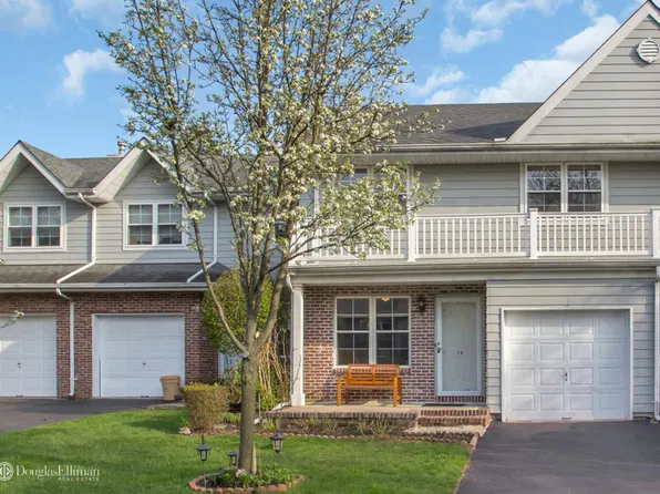 14 Sprucewood Blvd, Central Islip, NY 11722