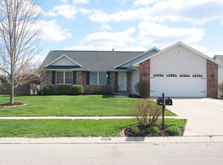 304 Newcombe Ln, Chatham, IL 62629