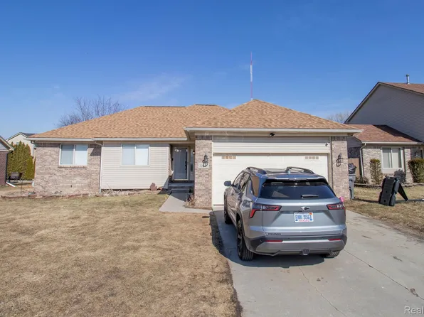 22531 Glen Oak Dr, Clinton Township, MI 48035