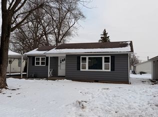 24 Glencoe Dr, Belleville, IL 62221