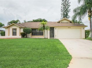 402 SE 17th Pl, Cape Coral, FL 33990