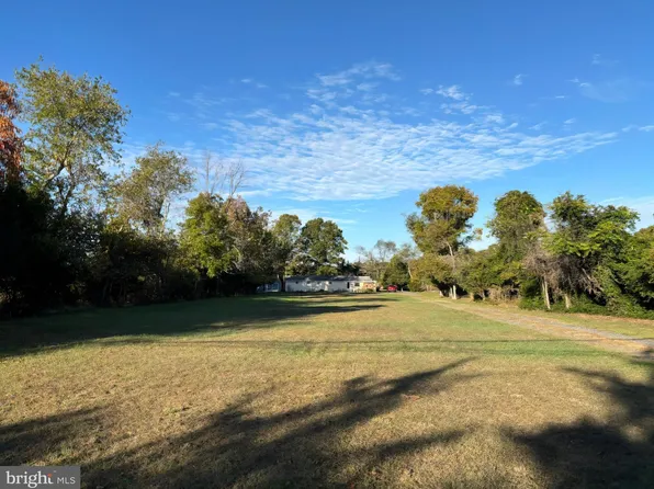 687 Pestletown Rd, Waterford Works, NJ 08089