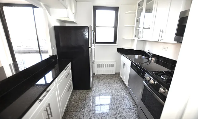 Rented by Manhattan Realty Group | media 26