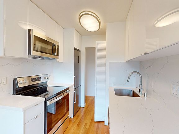 4th image of 2635 Fillmore St APT 104