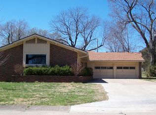 107 S Tennessee Ave, Chanute, KS 66720