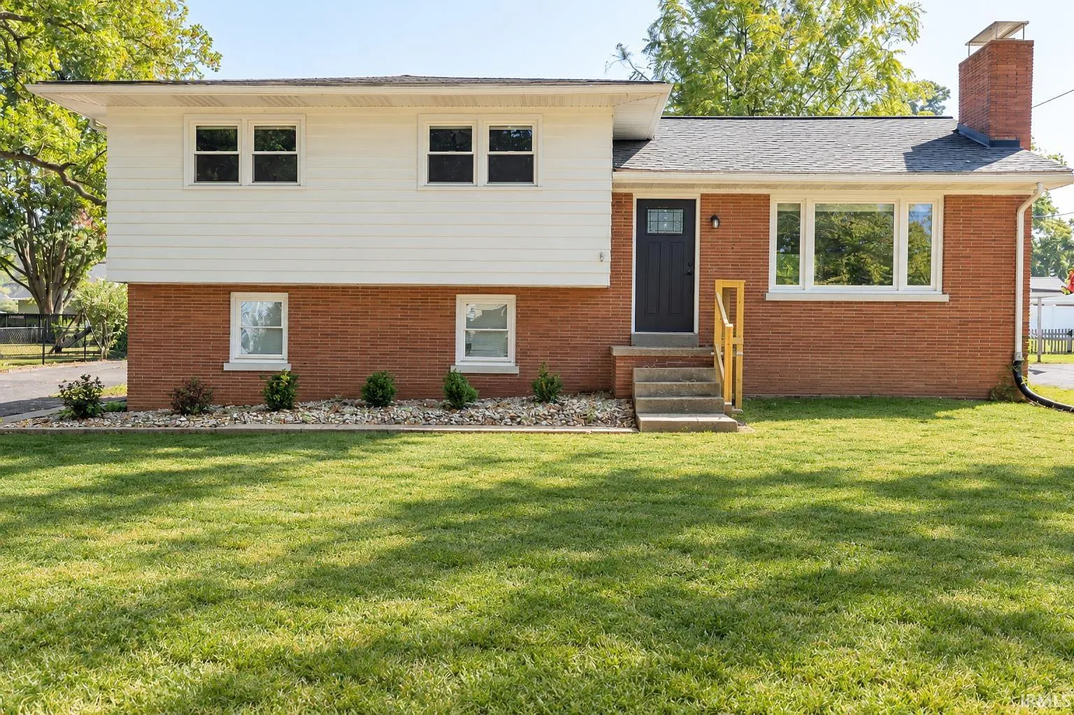3 bed, 1.5 bath, 1492 sqft, $1,800 — Photo 1