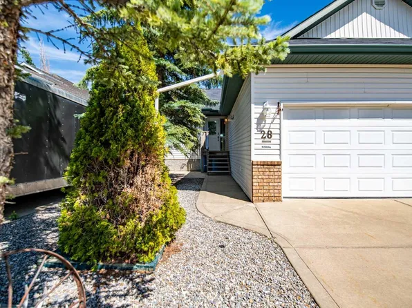 28 Westwood Cres, Sylvan Lake, AB T4S 1P6