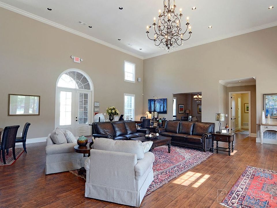1st image of 317 Royal Chartres Sq E #305-102