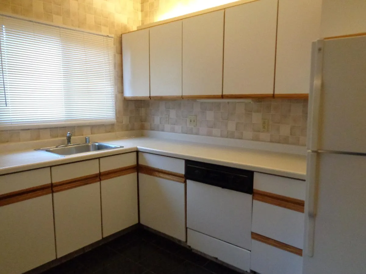 500 W Bender Rd — Photo 2
