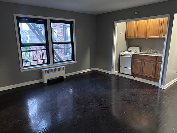 3rd image of 425 Mount Prospect Ave APT 407