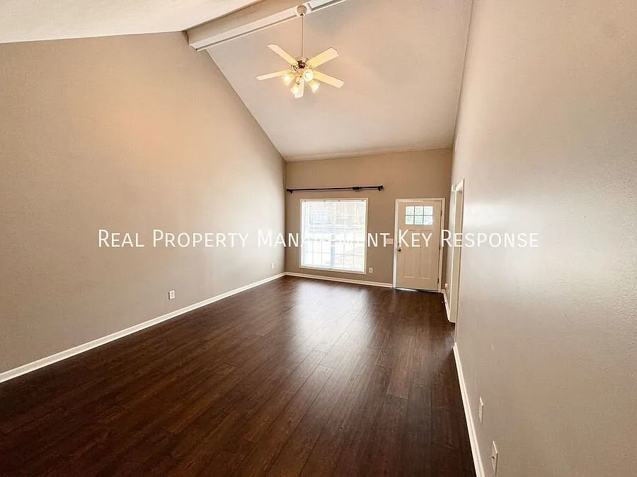 Charming One-Level 3-Bedroom Home with Spacious Living Areas in Gallatin — Photo 3