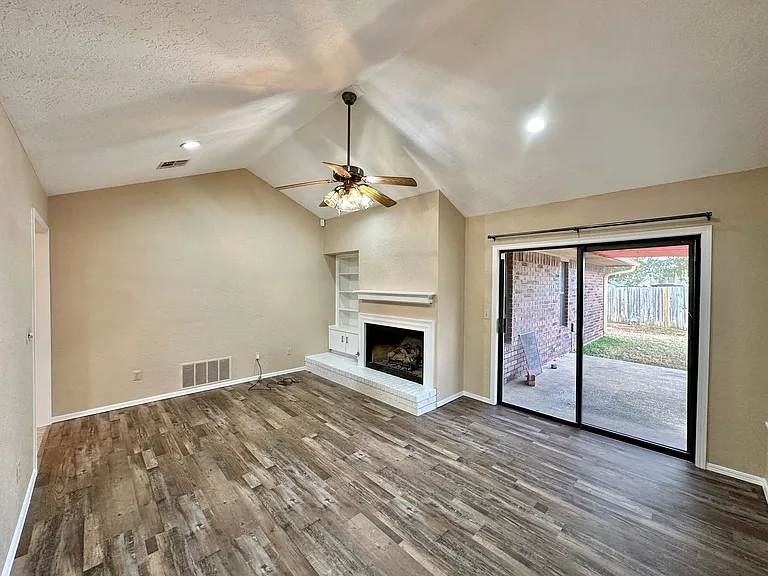 1103 NW Willow Pl — Photo 12