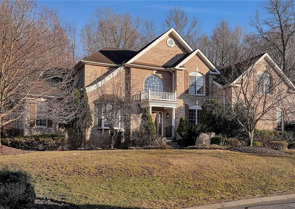 1st image of 12 Wellington Ln