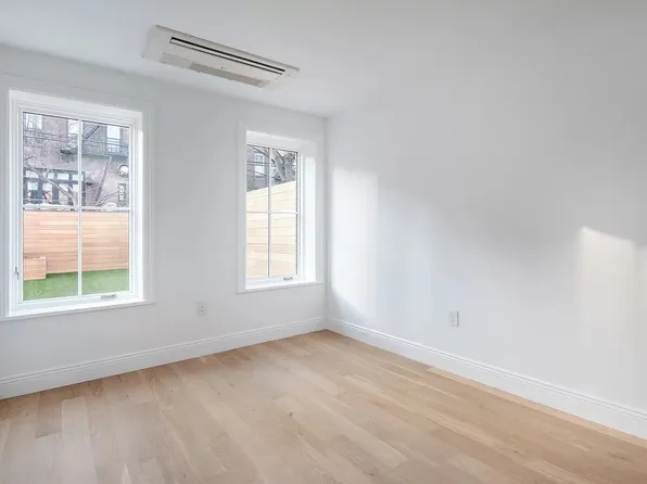 394 Vanderbilt Avenue image 5 of 10