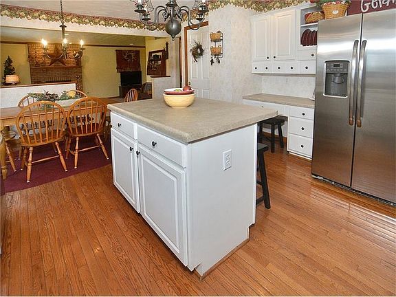 5th image of 1105 Redoak Dr