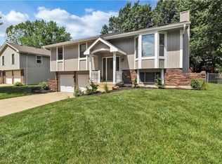 15214 S Blackfoot Dr, Olathe, KS 66062