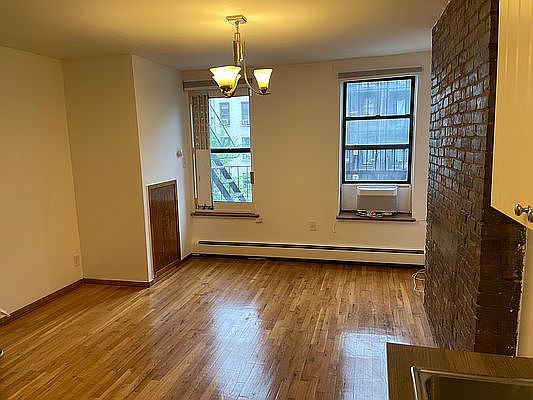 3rd image of 517 E 5th St #301