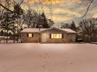 3211 Viking Rd, Lansing, MI 48911
