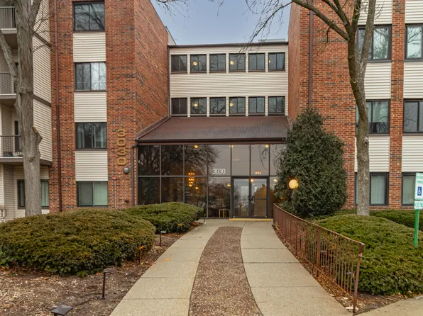 3030 Pheasant Creek Dr APT 307, Northbrook, IL 60062