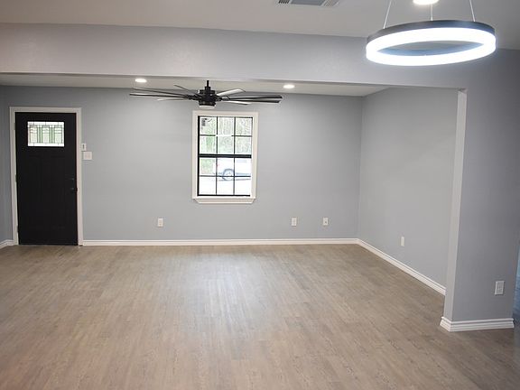 4th image of 208 Perry Dr